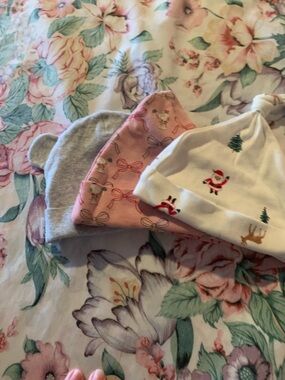 Carter's Baby Beanie 3-Pack in White, Pink & Gray Newborn  Size 0